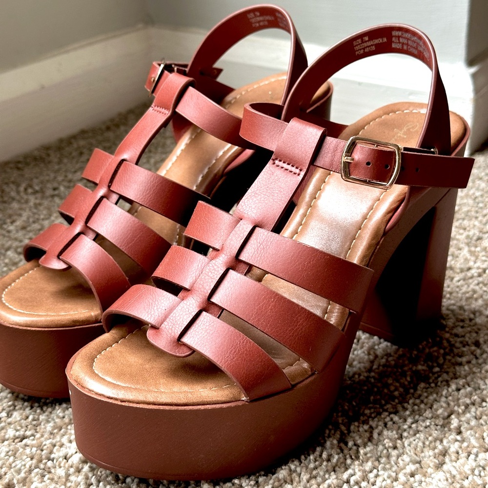 Sophia Taylor / size 7 / brown / platform heel